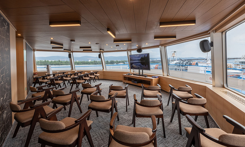 Лекции и киносеансы в конференц-зале