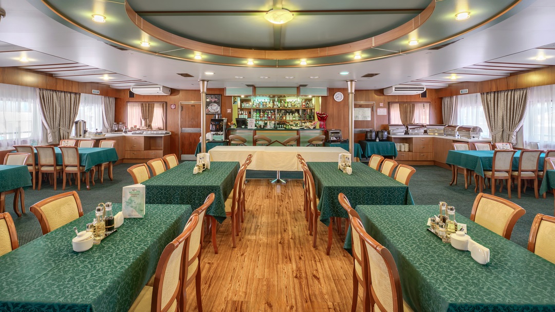 Бар-ресторан «Нева»