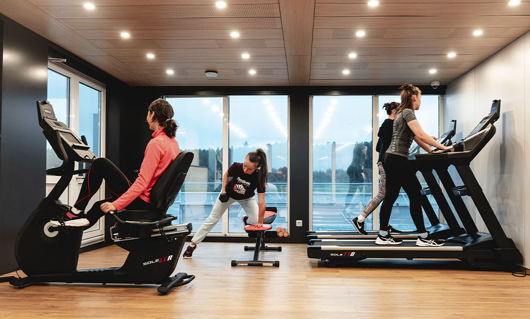 Йога, фитнес, тренажерный зал