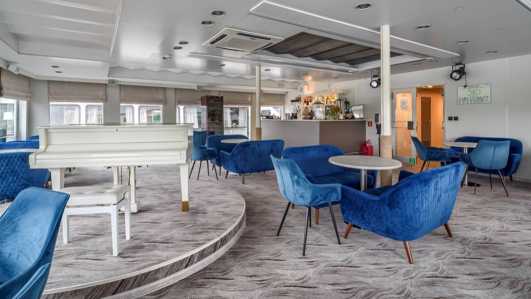 Музыкальный салон-бар «Панорама»