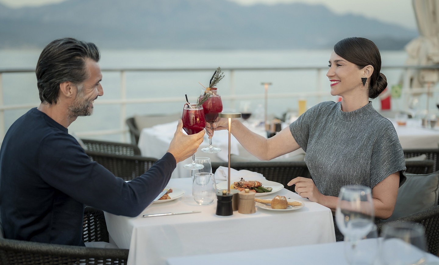 Бар и гриль у бассейна