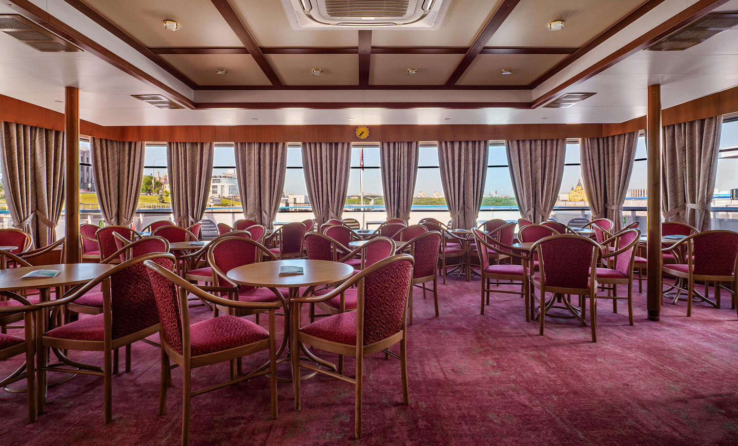 Музыкальный салон-бар «Панорама»