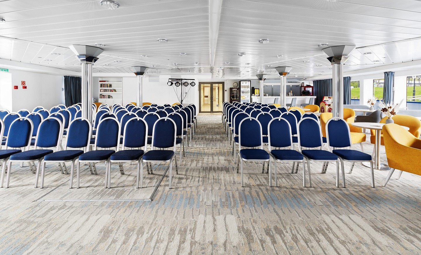 Конференц-зал / бар «Маэстро»